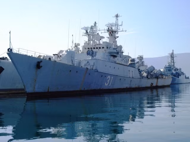 Các hộ vệ hạm Gepard của Nga được thiết kế để kế thừa các tàu chiến lớp Koni trước đó và các tàu hộ tống lớp Grisha và lớp Parchim. Các khinh hạm hạng nhẹ Đề án 11661 Gepard được nhà máy đóng tàu Zelenodolsk.