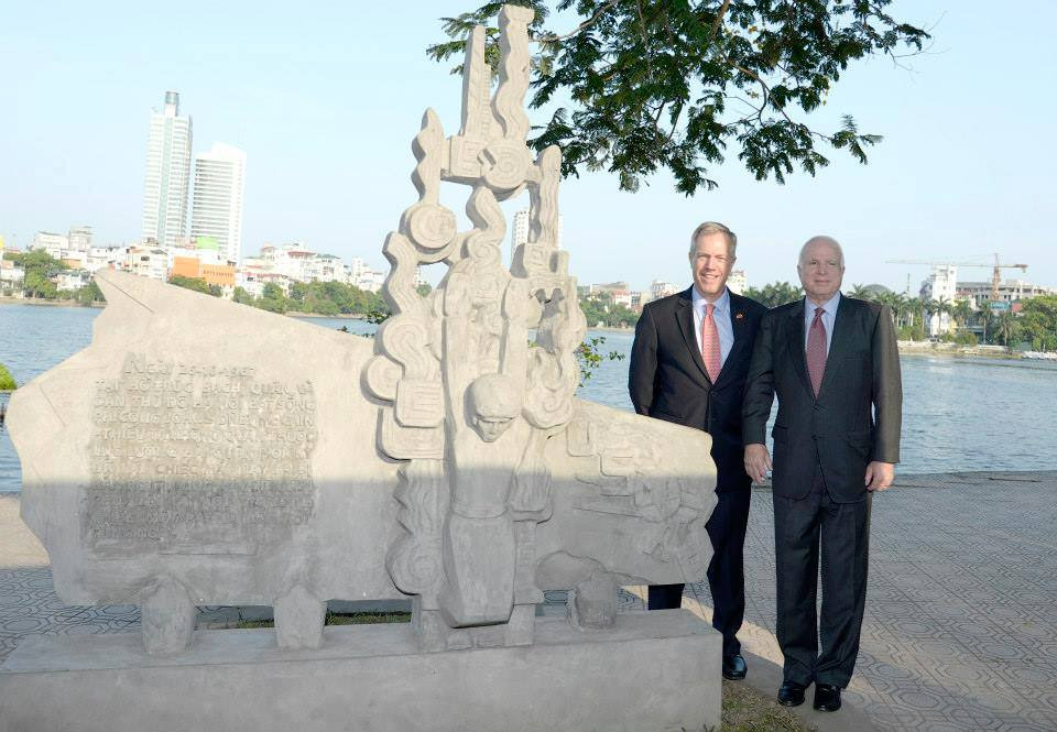 Điều mà Thượng Nghị sĩ Mỹ yêu quý nhất ở Việt Nam chính là bức phù điêu bằng xi măng xù xì bên hồ Trúc Bạch Hà Nội, đánh dấu sự kiện ông bị lực lượng phòng không ta bắn rơi xuống hồ thời chiến tranh trước đây.