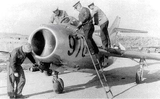 Không thể ngăn chặn các cuộc không kích này của lực lượng không quân Mỹ, Anh và Australia, Triều Tiên đã kêu gọi sự giúp đỡ từ Liên Xô và đã được đáp lại. Liên Xô đã gửi những chiếc MiG-15 mới nhất của họ cùng các phi công thiện chiến trong Thế chiến thứ hai.