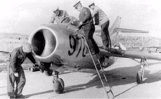 Không thể ngăn chặn các cuộc không kích này của lực lượng không quân Mỹ, Anh và Australia, Triều Tiên đã kêu gọi sự giúp đỡ từ Liên Xô và đã được đáp lại. Liên Xô đã gửi những chiếc MiG-15 mới nhất của họ cùng các phi công thiện chiến trong Thế chiến thứ hai.