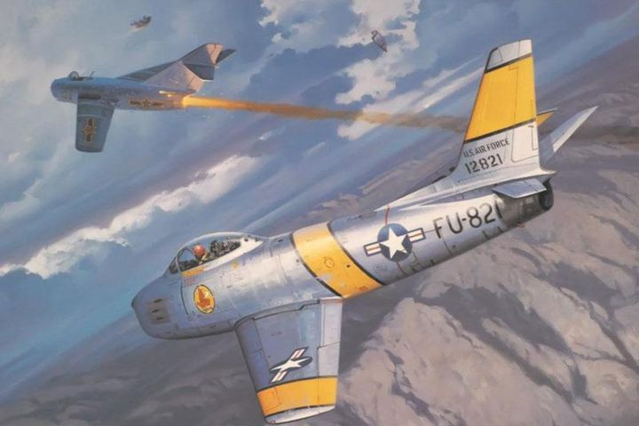 MiG-15 là nhân tố quan trọng trong việc thiết lập sự thống trị của Nga. Máy bay này có trần bay cao hơn các máy bay phương Tây như F-86 Sabre, nên các phi công Nga có thể dễ dàng thoát thân bằng cách bay lên độ cao hơn 15 km, với độ cao như vậy máy bay đối phương không thể bám theo được.