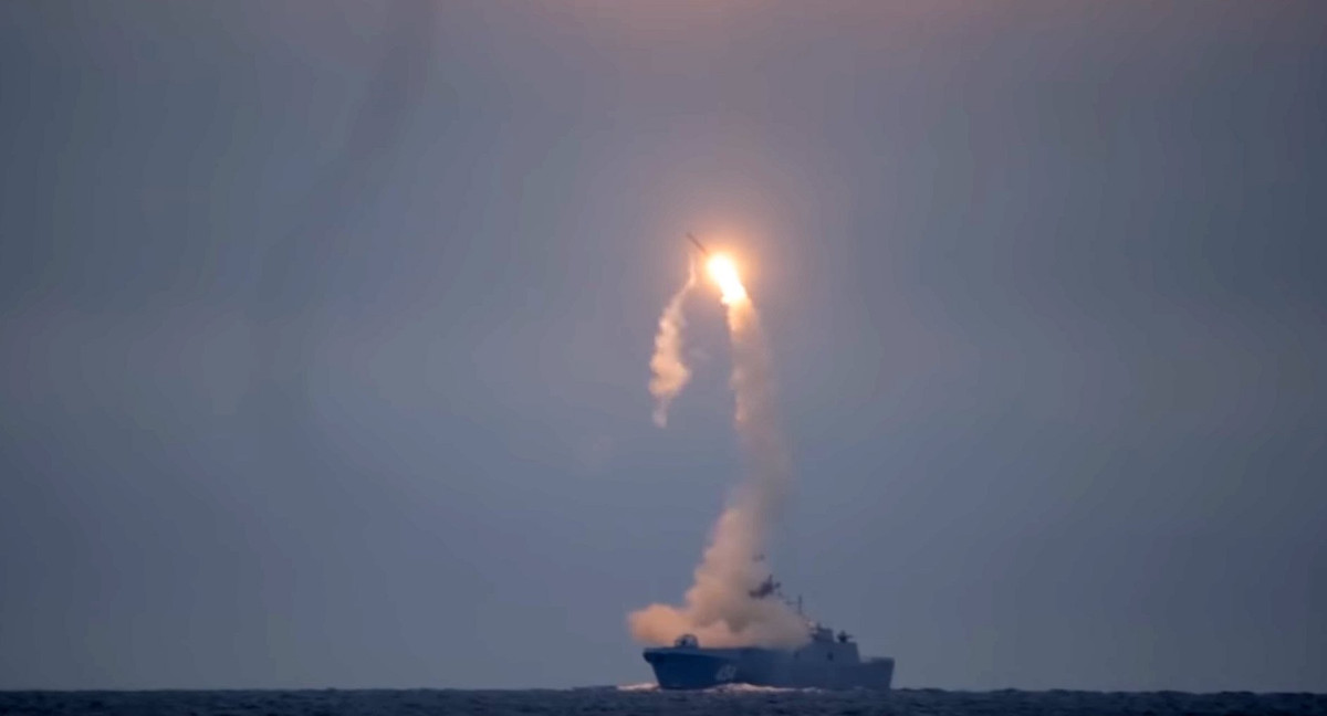 Vào tháng 7 vừa qua, khinh hạm Đô đốc Gorshkov của Nga đã bắn thử thành công tên lửa siêu thanh Zircon, tiêu diệt một mục tiêu mặt nước ở cự ly hơn 350 km và tốc độ bay đạt 7 Mach.