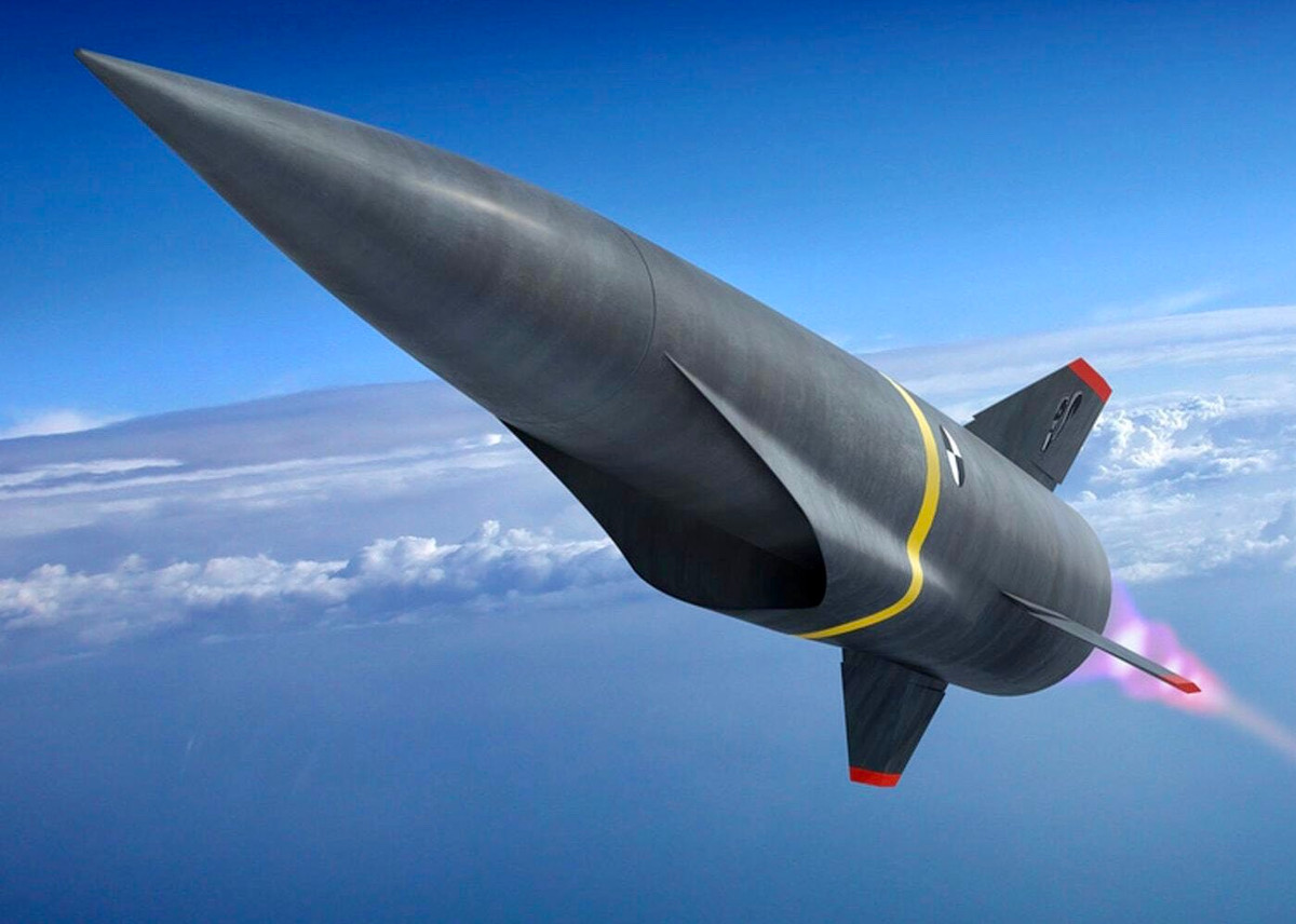 Tướng Vladimir Zarudnitsky, Giám đốc Học viện Quốc phòng của Bộ Tổng tham mưu Nga, trong ấn bản mới nhất của tạp chí Military Thought của Nga cho biết, Nga đang phát triển một loại tên lửa siêu thanh tầm xa đầy hứa hẹn để trang bị cho máy bay ném bom mang tên lửa chiến lược được gọi là Kh-95 (tiếng Nga là X-95).