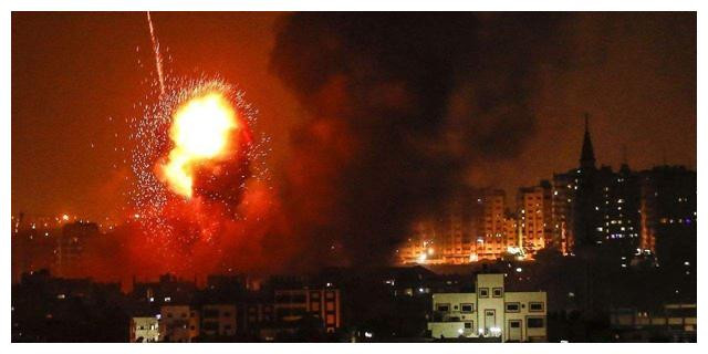 Đại tá Anatoly Matveychuk, một cựu cố vấn quân sự ở Syria, giải thích với tờ "Tầm nhìn" của Nga: “Israel và Syria đang thực sự trong tình trạng chiến tranh, vì vậy các cuộc không kích hiện tại không có gì lạ”.