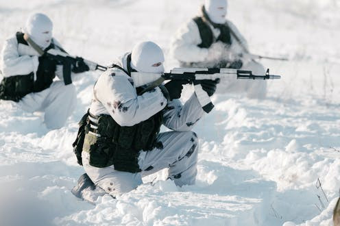 Nhiều vũ khí rất phù hợp cho chiến đấu ở vùng cực từ thời đó vẫn còn, đã giúp Nga chuẩn bị tốt cho cuộc chiến ở Bắc Cực nhanh hơn Mỹ. Dưới đây là năm loại vũ khí, mà Nga có thể sử dụng ngay, để bảo vệ lợi ích của mình ở Bắc Băng Dương, trong trường hợp chiến tranh xảy ra.