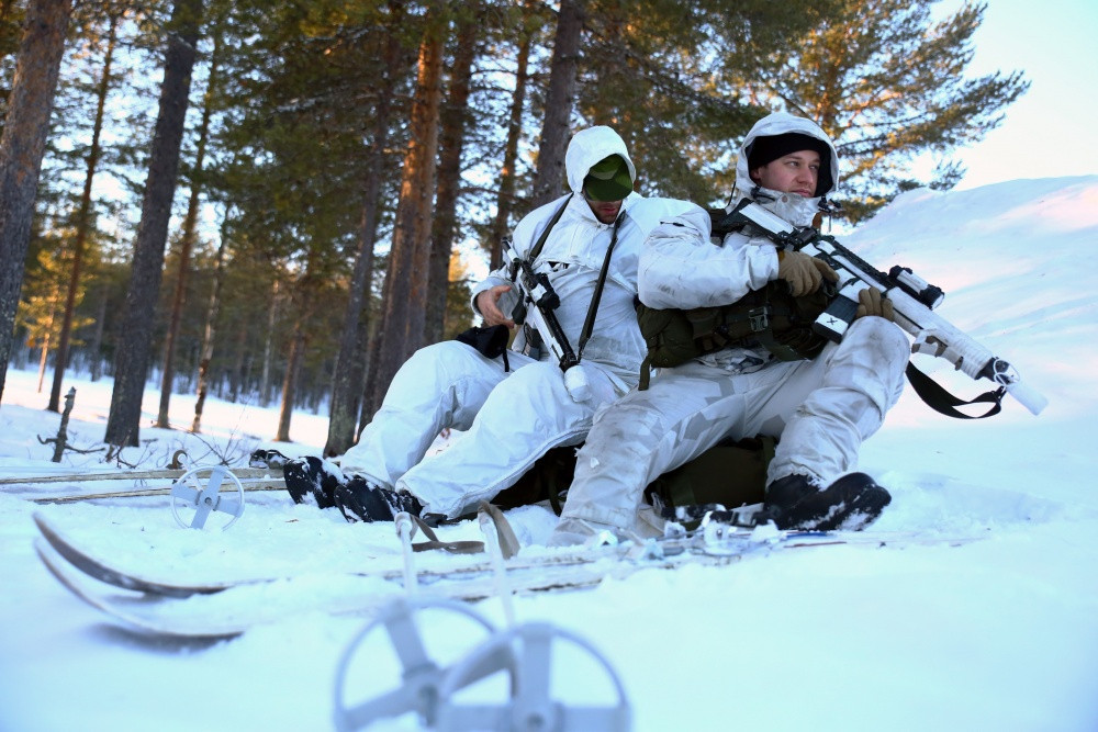 Loại vũ khí thứ năm của Nga đó chính là các lực lượng đặc biệt. Các lực lượng đặc biệt của Nga đã chuẩn bị từ lâu cho cuộc chiến ở Bắc Cực. Trong Chiến tranh Lạnh, các đội Spetsnaz đã được huấn luyện để tấn công các cơ sở của NATO ở Na Uy, Faroes, Iceland và các nơi khác. 