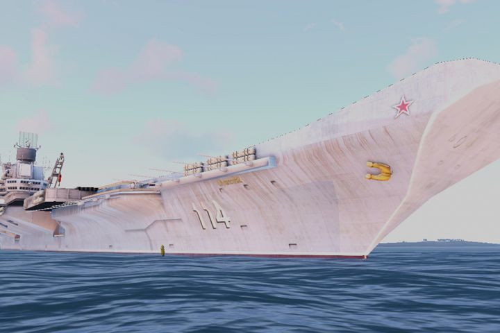 Thứ hai là tàu sân bay lớp Ulyanovsk, Liên Xô bắt đầu nghiên cứu chế tạo tàu sân bay ngay sau Cách mạng tháng 10, nhưng cũng như với các thiết giáp hạm, do nền kinh tế rối loạn, tình trạng công nghiệp lạc hậu của Liên Xô và Chiến tranh thế giới thứ hai đã phá vỡ quy hoạch.