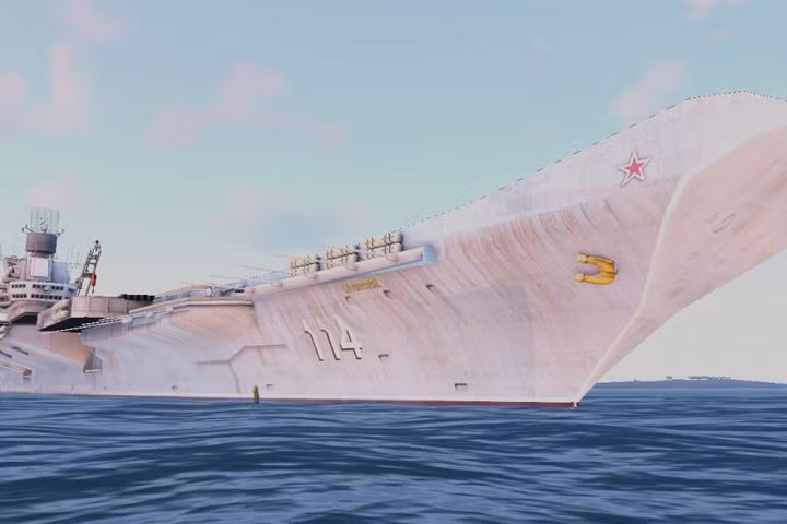 Thứ hai là tàu sân bay lớp Ulyanovsk, Liên Xô bắt đầu nghiên cứu chế tạo tàu sân bay ngay sau Cách mạng tháng 10, nhưng cũng như với các thiết giáp hạm, do nền kinh tế rối loạn, tình trạng công nghiệp lạc hậu của Liên Xô và Chiến tranh thế giới thứ hai đã phá vỡ quy hoạch.