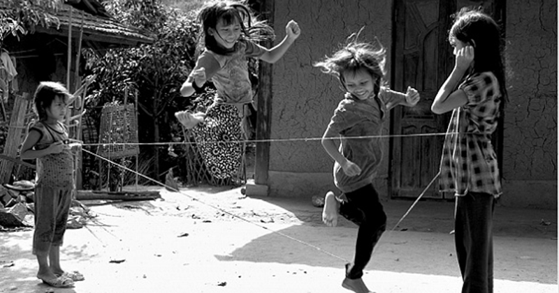 Có ai ngờ rằng, cái cọng dây thun nhỏ xíu thường dùng buộc các bịch mũ đựng hàng, buộc bịch đựng nước ngọt đã được ông cùng đồng đội gom về đã làm cho bọn Mỹ-ngụy thất điên, bát đảo.