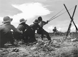 Cái giàn thun bắn lựu đạn là sáng kiến của ông trong chiến đấu và ông cũng là người sử dụng giàn thun khá hiệu quả, không chỉ bắn xa ngoài 300m mà còn bắn rất chính xác.