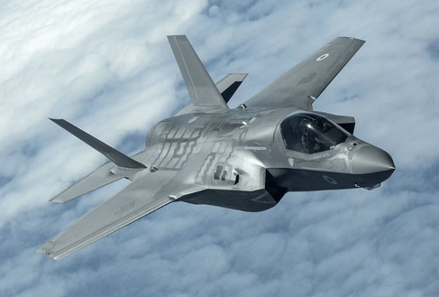 Mặc dù xét về thành tích khi tham gia đấu thầu, F-35 chắc chắn có ưu thế rõ rệt. Tuy nhiên, Phần Lan là một quốc gia châu Âu, và nhiều người lên tiếng ủng hộ việc nước này, mua máy bay chiến đấu do châu Âu sản xuất.