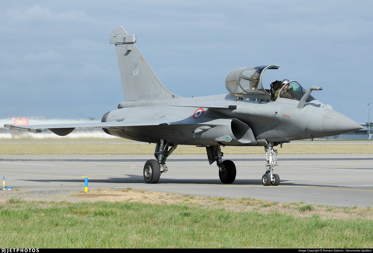 Là máy bay chiến đấu thế hệ 4++ nổi tiếng với sự nhanh nhẹn, Rafale có nhiều mẫu, và mẫu của Phần Lan là Rafale C. Rafale có thể cất và hạ cánh từ một sân bay dã chiến, được trang bị vũ khí và hệ thống tác chiến điện tử tiên tiến. Pháp cũng tuyên bố rằng họ có thể sản xuất máy bay chiến đấu Rafale ở Phần Lan.