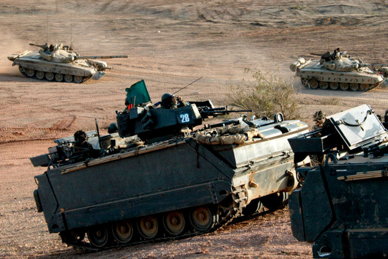 Vào đầu những năm 70, xe bọc thép của Mỹ là một mẫu thiết giáp rất thành công. Ở thời điểm đó, M113 là loại xe bọc thép có bánh xích lớn nhất, tính đến năm 1978, hơn 40 nghìn bản đã được sản xuất. Và được bán rộng rãi cho các đồng minh của Mỹ, ít nhất là 30 quốc gia.