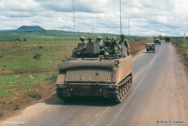 Các chuyên gia Liên Xô phát hiện ra rằng, lớp giáp của M113 không có khả năng chống lại vũ khí chống tăng hay thậm chí là đại liên. Và chiếc xe bọc thép này chỉ thực hiện nhiệm vụ chính, là bảo vệ binh lính di chuyển trên chiến trường trước các vũ khí bộ binh, không phải đối thủ xứng tầm với BMP-1. Nguồn ảnh: TL.