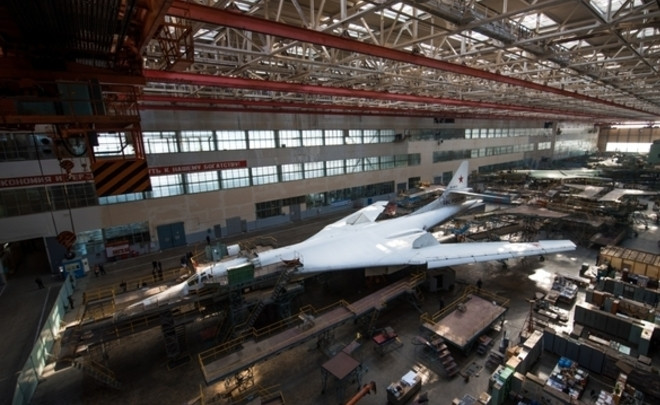Thậm chí có những bộ phận của máy bay Tu-160 phải hàn thủ công và công cụ cần thiết để sản xuất toàn bộ thân máy bay là cực kỳ phức tạp; thậm chí có yêu cầu rất cao về công nghệ.