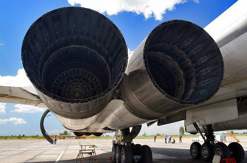 Cuối cùng, “vật cản” lớn nhất của Tu-160M2 chính là động cơ phản lực Kuznetsov НК-32-2. May mắn là công ty Samara Kuz, chịu trách nhiệm sản xuất hàng loạt động cơ này, nằm trên lãnh thổ Liên bang Nga.