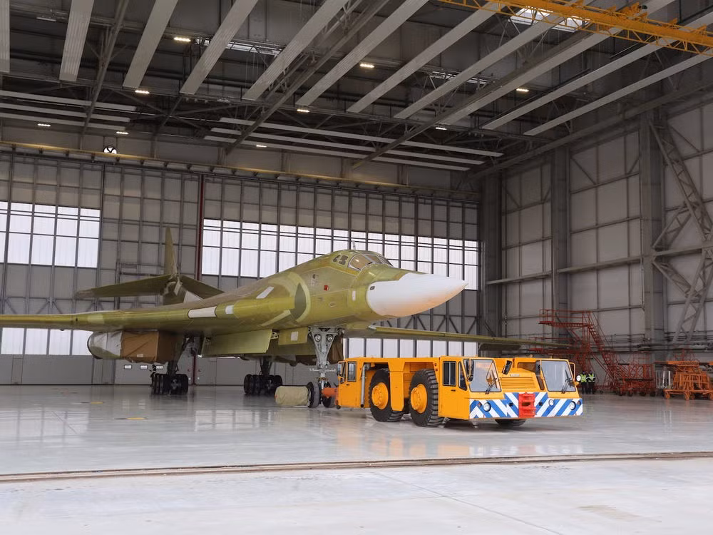 Ngoài ra, nhà máy Gorbunov thậm chí còn sử dụng một thân máy bay ném bom chiến lược Tu-160 (số 0804) còn sót lại từ thời Liên Xô, để “cứu” một chiếc Tu-160 “đã qua sử dụng” vào tháng 11/2017.