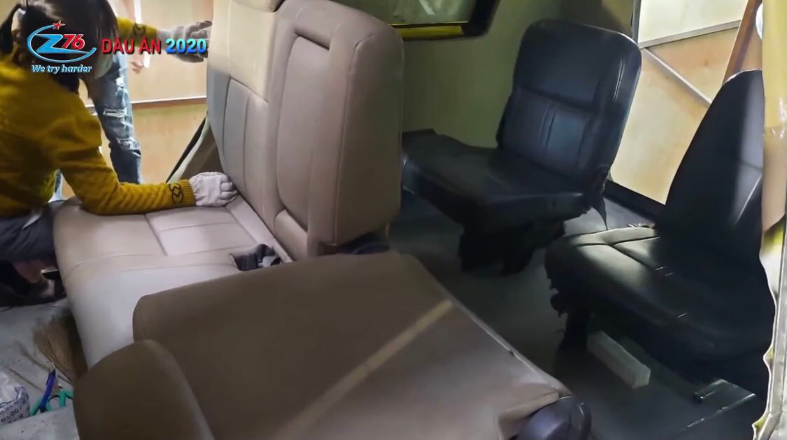 Xe được thiết kế với 4 cửa ở 2 bên hông và 1 cửa hậu rất lớn cho phép binh sĩ có thể nhanh chóng triển khai từ cả hai bên và phía sau. Thiết kế ghế ngồi được bọc da vô cùng hiện đại, với 3 hàng ghế gồm ghế lái và phụ xe, 3 ghế phía giữa và 2 ghế phía sau. Điều này đảm bảo xe có thể chở được 7 người bao gồm cả kíp lái. Nguồn ảnh: Z176.