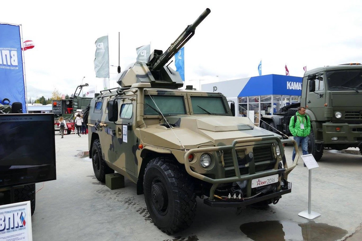 Ngoài ra, khung gầm tốt cũng có thể triển khai các hệ thống vũ khí để hỗ trợ bộ binh chế áp hỏa lực hạn nhẹ của đối phương. Tiêu biểu như trang bị các loại pháo như 30mm, 23mm, 25mm,… giúp biến một chiếc trinh sát bọc thép trở thành một chiếc xe chiến đấu bộ binh cỡ nhỏ. Nguồn ảnh: Pinterest.