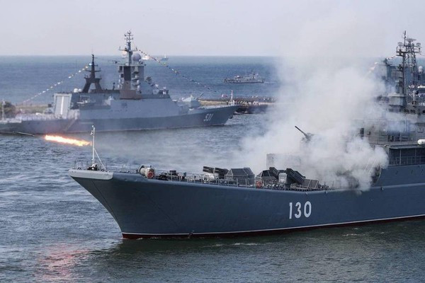 Vì vậy, ý tưởng tác chiến điện tử chống lại hạm đội Mỹ ở Biển Đen không phải là một bước đi tốt. Nhưng điều này không có nghĩa là Nga hoàn toàn không thể làm gì được. Moscow không có tư cách cấm hạm đội Mỹ qua eo biển Thổ Nhĩ Kỳ, nhưng Nga có thể gây ra những điều kiện bất lợi cho quân đội Mỹ trong khu vực này.