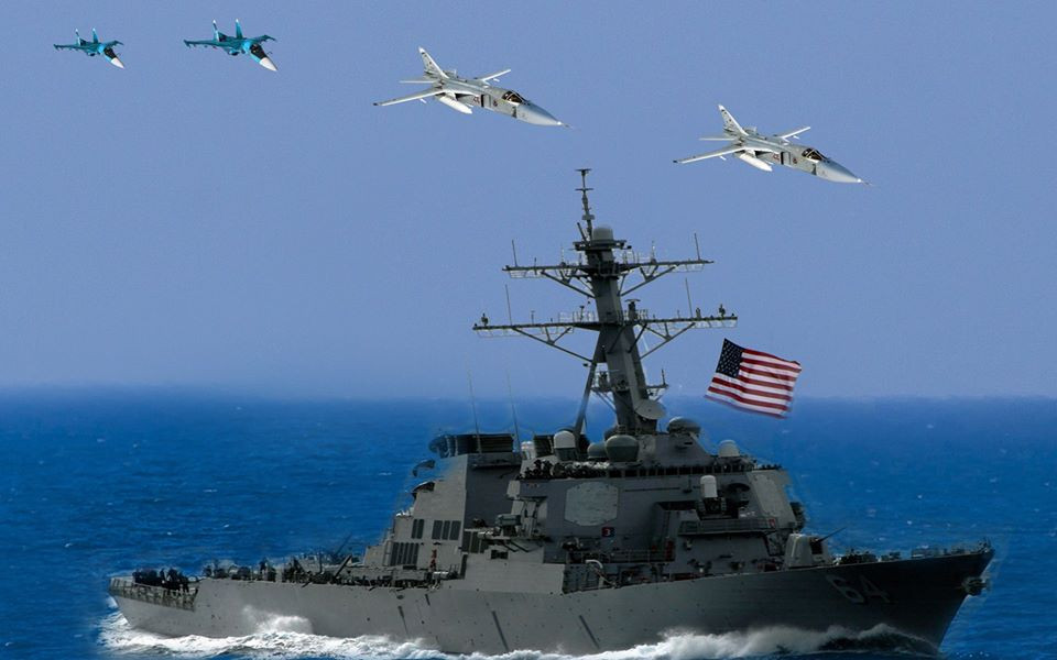Đầu tiên, không quân Nga có thể sử dụng các chiến đấu cơ bay lượn trên đầu tàu chiến Mỹ ở độ cao cực thấp, với một số đơn vị Su-34 và Su-30SM hiện đại, mang theo tên lửa chống hạm Kh-35U ngoài giá treo để phô diễn sức mạnh.