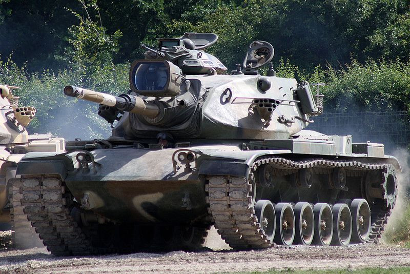 Phiên bản M60 Patton phát triển dựa trên mẫu M48, được đưa vào sử dụng từ năm 1960 và nếu một cuộc chiến tranh tổng lực trên bộ xảy ra giữa Mỹ và Liên Xô, M60 sẽ là loại MBT được sử dụng nhiều nhất, trong các cuộc đấu tay đôi, trước xe tăng của Liên Xô.