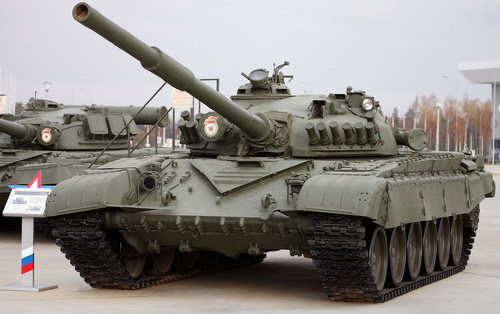 Nên nhớ rằng vào thời điểm đó, T-72 cũng chỉ là loại xe tăng có sức mạnh thứ ba của Liên Xô (xếp sau T-64 và T-80). Đặc biệt xe tăng T-72 được Syria và Iraq đánh giá rất cao và đưa vào sử dụng với số lượng lớn.