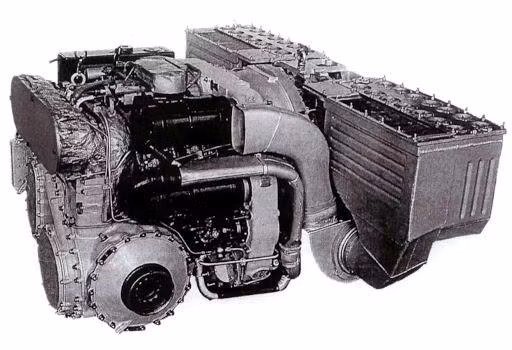 Điểm đáng chú ý đó là, T-80 chính là chiếc xe tăng đầu tiên trên thế giới sử dụng động cơ tuabin khí. Động cơ tuabin khí vốn có nhiều ưu điểm về hiệu suất, đặc biệt là ở những vùng khí hậu lạnh hơn, nhưng tầm hoạt động cũng ngắn hơn, do tiêu thụ nhiên liệu cao hơn.