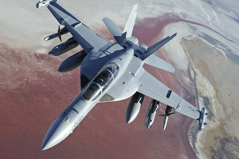  Tiêm kích tác chiến điện tử EA-18G Growler của hải quân Mỹ, là một trong số ít máy bay được chế tạo để thực hiện nhiệm vụ chế áp phòng không đối phương (SEAD), bằng cách gây nhiễu và phá hủy hệ thống radar dẫn đường.