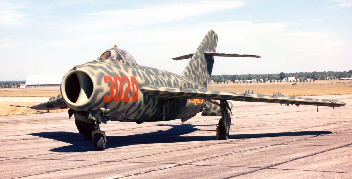 Với những máy bay chiến đấu lạc hậu như J-5 và J-6, chúng thực sự không là đối thủ trong một cuộc đối đầu tay đôi với các loại chiến đấu cơ hiện đại thế hệ 4, hoặc 5 của Mỹ hay Hàn Quốc. Nhưng rất có thể, Triều Tiên sẽ học theo Nhật Bản trong thế chiến 2, biến những máy bay này thành những máy bay cảm tử.