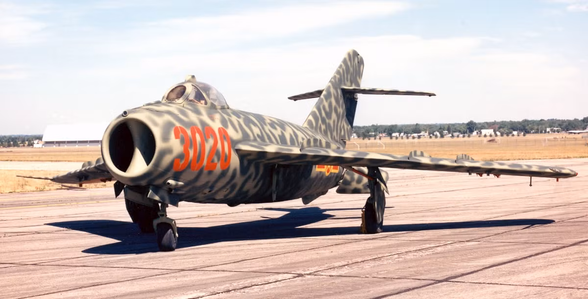 Với những máy bay chiến đấu lạc hậu như J-5 và J-6, chúng thực sự không là đối thủ trong một cuộc đối đầu tay đôi với các loại chiến đấu cơ hiện đại thế hệ 4, hoặc 5 của Mỹ hay Hàn Quốc. Nhưng rất có thể, Triều Tiên sẽ học theo Nhật Bản trong thế chiến 2, biến những máy bay này thành những máy bay cảm tử.