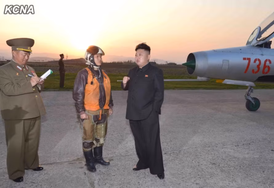 Nếu với tình huống như vậy, J-5 và J-6 về cơ bản là vô dụng với tính năng của một máy bay chiến đấu; nhưng chúng sẽ là những tên lửa hành trình tuyệt vời, có khả năng công phá cực lớn trong chuyến hành trình một chiều.