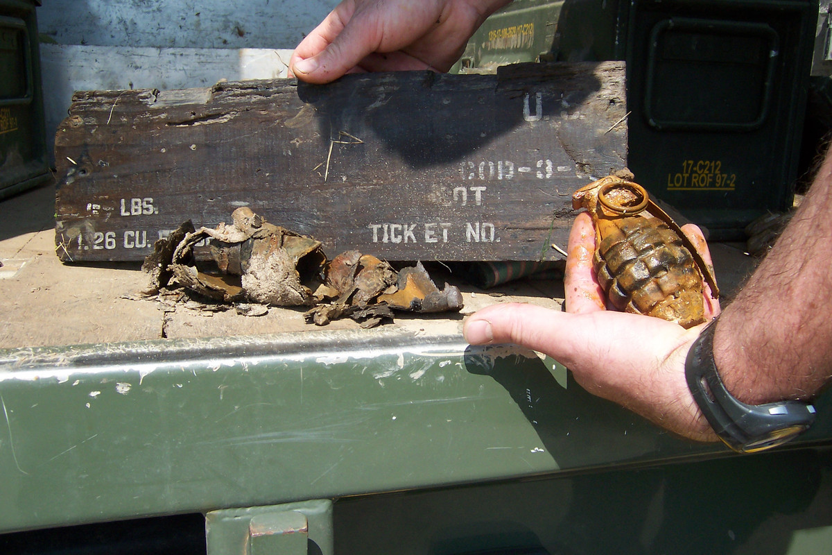 Trọng lượng 595 gram, chiều dài 99 mm, đường kính 58 mm, sử dụng nhiều loại thuốc nổ như 52 gram TNT hoặc 66 gram Trojan hoặc 52 gram Grenit. Trọng lượng thuốc nổ 164 gram, cơ chế kích nổ dạng nắp chụp mỏ vịt, thời gian nổ 4-5,5 giây. Bán kính sát thương 15 m, bán kính nguy hiểm chết người 5 m. 