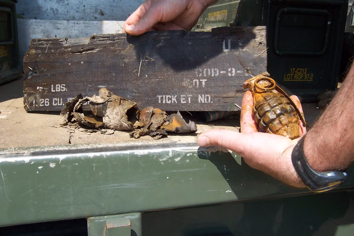 Trọng lượng 595 gram, chiều dài 99 mm, đường kính 58 mm, sử dụng nhiều loại thuốc nổ như 52 gram TNT hoặc 66 gram Trojan hoặc 52 gram Grenit. Trọng lượng thuốc nổ 164 gram, cơ chế kích nổ dạng nắp chụp mỏ vịt, thời gian nổ 4-5,5 giây. Bán kính sát thương 15 m, bán kính nguy hiểm chết người 5 m. 