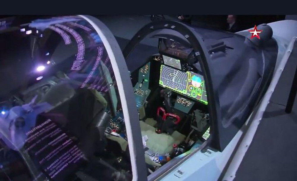 Khung thân tiêm kích Chiếu Tướng có thể chịu được quá tải lên tới 8g, kém một chút so với 9g của Su-35S Flanker và F-16. Tính năng này cho thấy, Sukhoi đặt ưu tiên nhiều hơn cho các tính năng tàng hình và tầm hoạt động, hơn là khả năng cơ động.