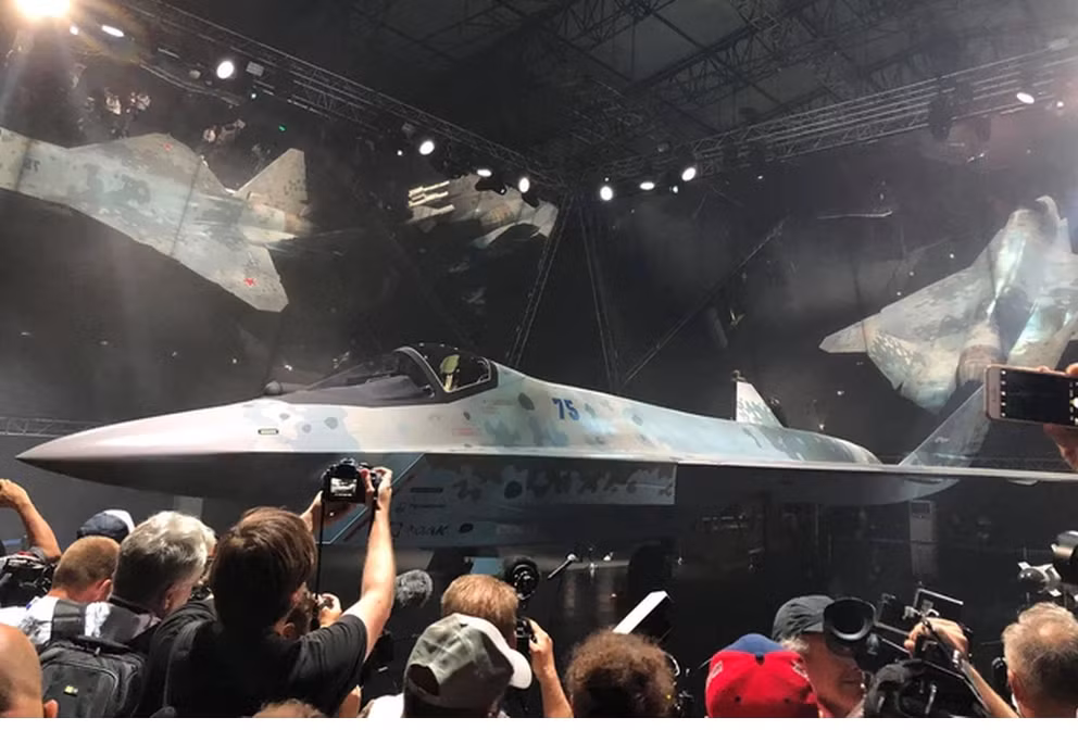 Theo Slyusar, dự kiến trong tương lai, mẫu máy bay Chiếu Tướng sẽ được cung cấp cho các khách hàng nước ngoài. Ngoài ra Checkmate còn cung cấp cho Lực lượng Hàng không Vũ trụ Nga, để có thể phối hợp tác chiến với máy bay chiến đấu tàng hình Su-57.