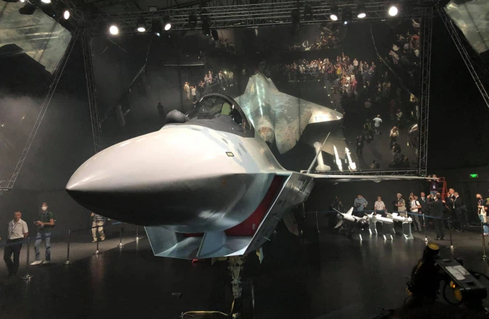 Trước đó, Chemezov cho biết tại triển lãm hàng không MAKS-2021 rằng máy bay chiến đấu Checkmate mới của Nga, sẽ có thể đạt tốc độ tối đa lên tới 1.900 km/h, trong khi trần bay của nó sẽ vào khoảng 16km.