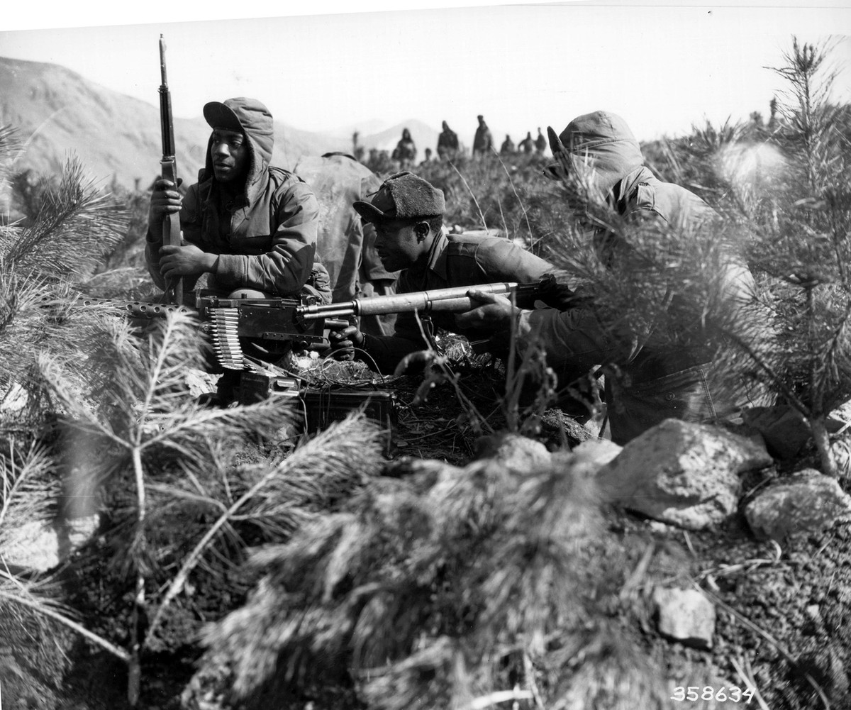 Lính Liên Xô rút quân khỏi Miền Bắc vào năm 1948, còn lính Mỹ rút quân vào năm 1949 nhưng giữa Miền Bắc và Nam vẫn là hai quốc gia thù địch và họ sẽ không chấp nhận ranh giới giữa họ.