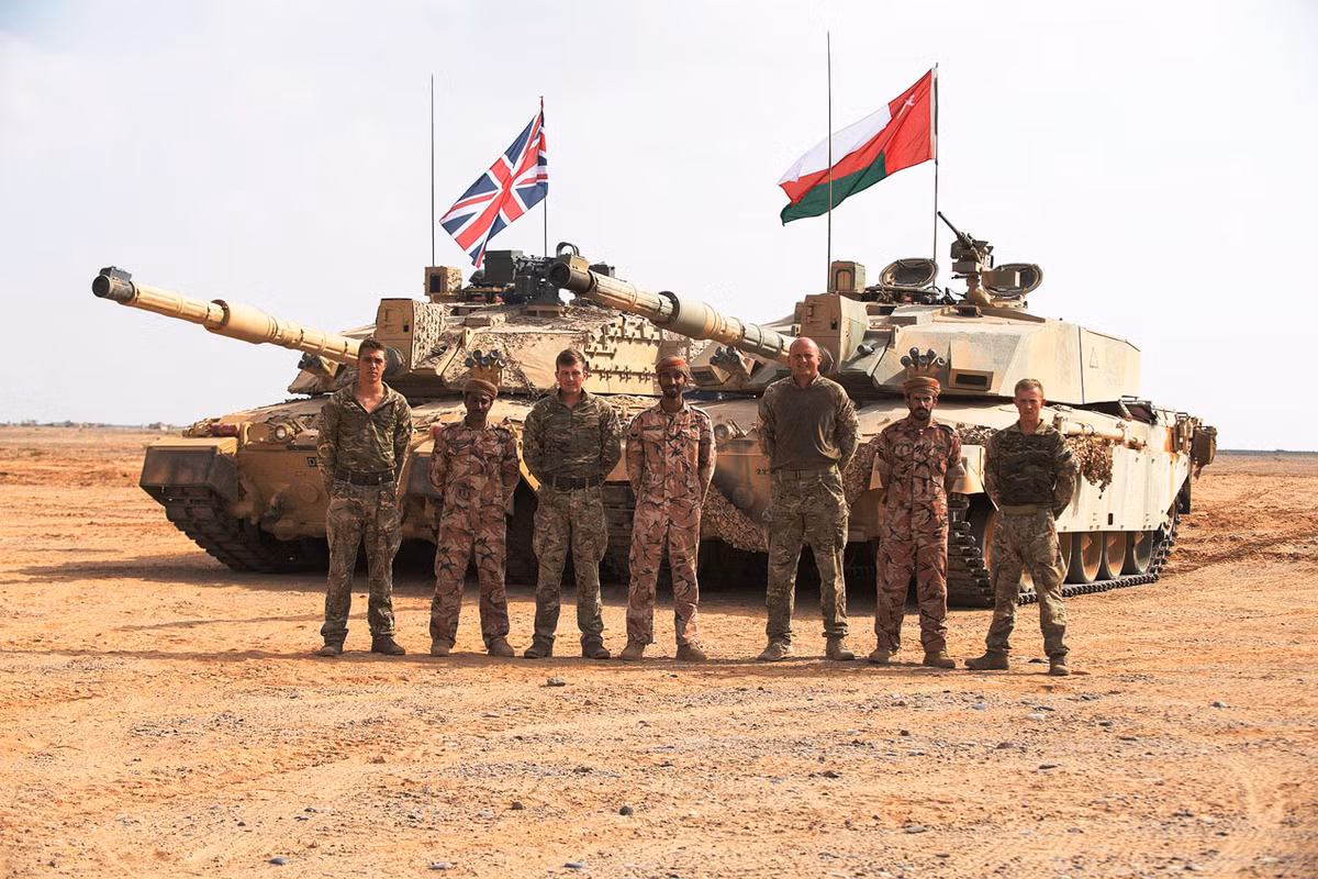 Theo Forbes, các quan chức chịu trách nhiệm về các dự án thiết bị quân sự lớn của Anh, kém năng lực đến mức nào? Mặc dù lực lượng thiết giáp Anh đã chi hàng tỷ USD kể từ năm 1997, nhưng không có mẫu xe tăng chủ lực mới nào, được chuyển giao cho quân đội.