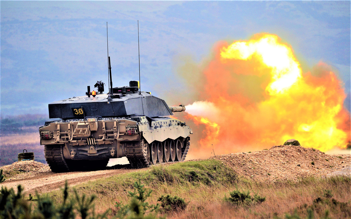 Kế hoạch nâng cấp tham vọng nhất, tưởng sẽ được thực hiện, là thay thế một tháp pháo hoàn toàn mới, nhưng cuối cùng vẫn xếp xó. Theo các nhà phân tích dự đoán, số Challenger 2 cuối cùng sẽ giảm xuống còn 150 chiếc và có được nâng cấp nữa hay không vẫn còn bỏ ngỏ.