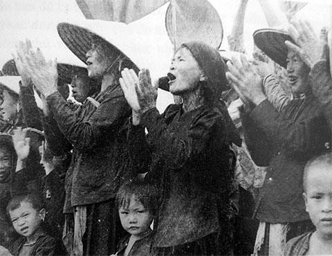 Hoàng Cầm được ra quân đầu năm 1959 với quân hàm thiếu uý. Đông đảo bà con Tam Đảo long trọng và thân tình đón ông về. Ông mất ngày 12/3/1996 tại Quân y viện 108, thọ 80 tuổi. Sau ngày mất, ông được thăng quân hàm Đại uý.