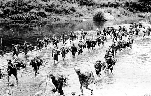 Khi đơn vị tham gia chiến dịch Hoàng Hoa Thám và chiến dịch Hòa Bình vào năm 1952, chiến sĩ Hoàng Cầm được tận mắt chứng kiến cảnh đồng đội bị thương vong nhiều, sức khỏe giảm sút do máy bay địch oanh kích và điều kiện ăn uống không đảm bảo.