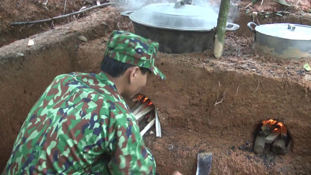 Cuối cùng, Hoàng Cầm đã tạo ra một kiểu bếp như ý, bếp lò khoét vào sườn đồi hoặc đào sâu xuống với những đường rãnh giống như râu mực từ bếp lò bò đi khá xa, trên rãnh được lát bằng cành cây và phủ đất ẩm tạo thành những ống thoát khói.