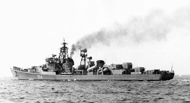 Tên lửa chống hạm hạng nặng, được sử dụng bởi các tàu lớn như tàu khu trục và tàu sân bay mang tên lửa; những tên lửa này của Liên Xô đều rất "cơ bắp", có tầm bắn xa, tốc độ nhanh, uy lực lớn và mục tiêu chính là tấn công tàu sân bay của hải quân các nước phương Tây; nên các nước phương Tây gọi chúng là "sát thủ hàng tàu sân bay".