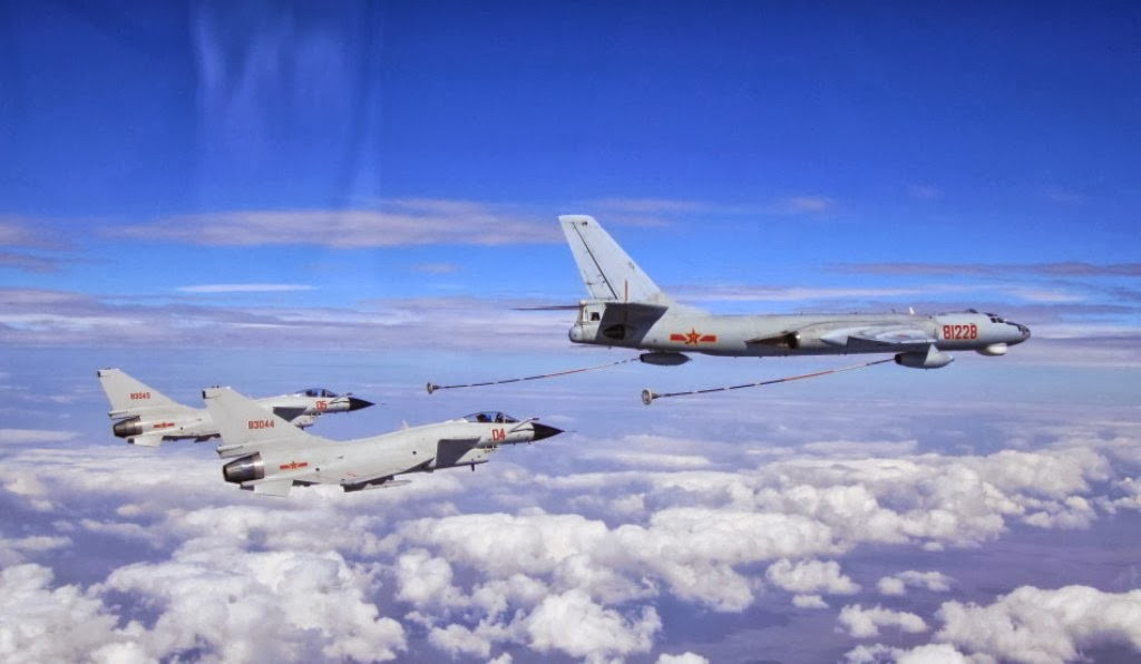 Hạn chế lớn nhất của PLA hiện nay là hạn chế khả năng tiếp nhiên liệu trên không; việc này sẽ giảm khả năng trong các cuộc tấn công hiệp đồng quân binh chủng và đa hướng của PLA. Hiện Không quân PLA chỉ có khoảng chục máy bay tiếp dầu, đây là số lượng quá nhỏ, cho số lượng máy bay chiến đấu nhiều như của Trung Quốc.