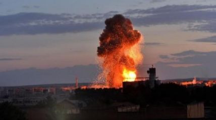 Một tháng đầu tiên của năm 2021, được đánh dấu bằng sự gia tăng đáng kinh ngạc, trong hoạt động của Không quân Israel trên bầu trời Syria. Cuộc tấn công dữ dội nhất diễn ra vào sáng ngày 13/1, nhằm vào nhiều mục tiêu của Syria và Iran ở tỉnh Deir Ezzor, bao gồm cả căn cứ ngầm của Quân đoàn Cách mạng Hồi giáo Iran gần al-Bukamal.