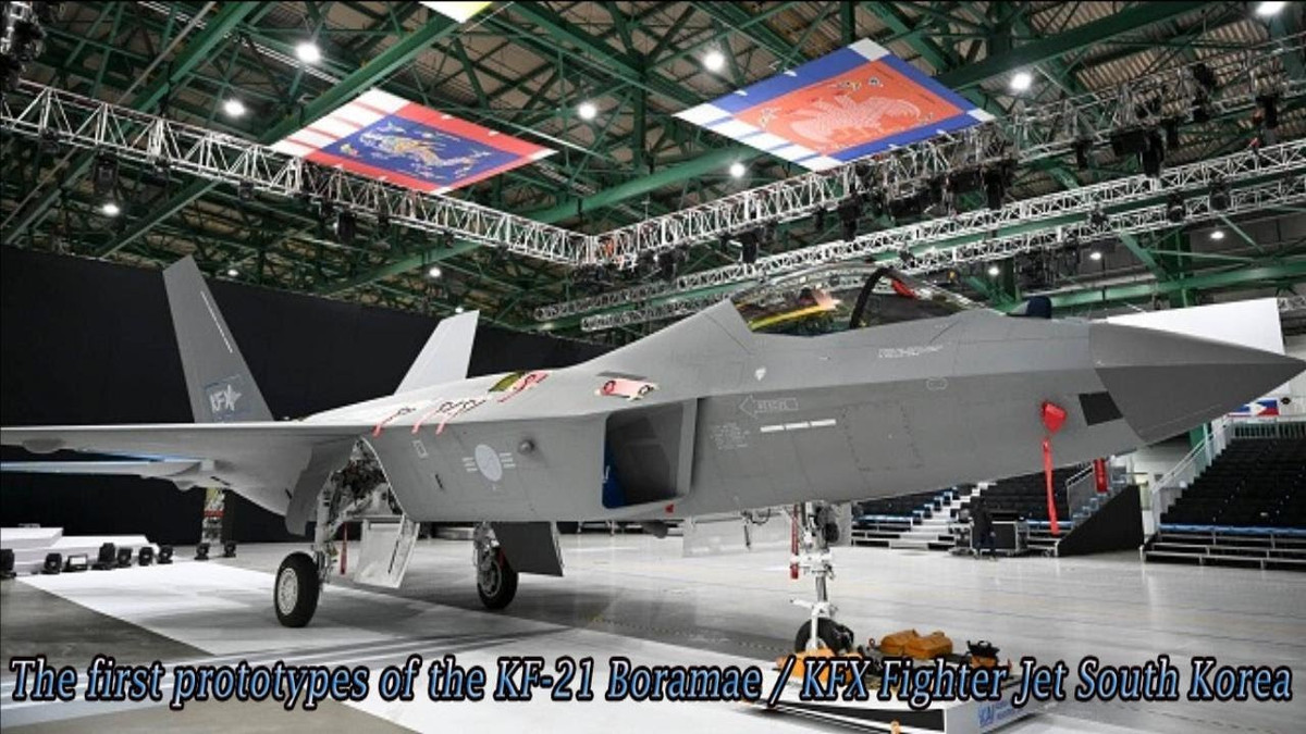 Với chương trình Su-57 của Nga bị hạn chế bởi số lượng sản xuất quá nhỏ và bị Mỹ ngăn cản xuất khẩu quyết liệt; chương trình TF-X của Thổ Nhĩ Kỳ thì quá tham vọng, chủ yếu dựa vào công nghệ nước ngoài và Thổ cũng có nền tảng công nghệ hạn chế; điều này khiến KF-21 trở thành loại máy bay dẫn đầu trong số các chương trình thế hệ thứ năm nội địa, ngoại trừ các chương trình của Mỹ và Trung Quốc. Nguồn ảnh: Chosul.