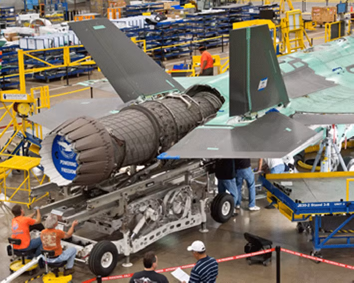 Giám đốc trang bị của Không quân Mỹ, Darlene Costello cho biết, mặc dù động cơ F135 đáp ứng các yêu cầu hiện tại của Không quân Mỹ, nhưng Không quân sẽ thử nghiệm và thu thập dữ liệu về nguyên mẫu động cơ chu trình biến thiên vào cuối năm tài chính 2022, điều này sẽ giúp cung cấp các bản nâng cấp F135 trong tương lai. Nguồn ảnh: QQ.