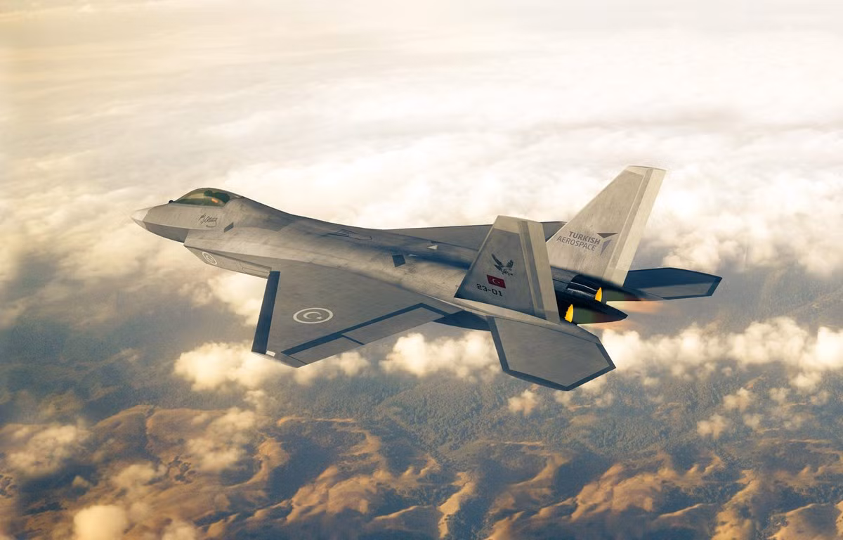 Đồng thời, việc nâng cấp cũng nhằm giảm chi phí bảo dưỡng động cơ. Theo ước tính của Pratt &amp; Whitney, động cơ nâng cao có thể tiết kiệm khoảng 40 tỷ USD chi phí hỗ trợ liên tục trong vòng đời dự án. Latka cho biết, do việc nâng cấp của F-35 thêm nhiều tính năng mới, cũng khiến động cơ F135 khó đáp ứng được nhu cầu.