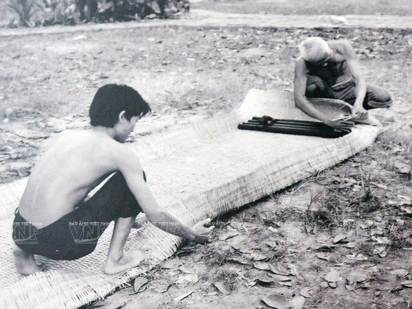 Về tới nội thành, số vũ khí này được phân tán trên các xe lam chở về các cơ sở cất giấu. Thuốc nổ được cho vào bọc ni lông mấy lớp, buộc kỹ dìm xuống kênh rạch vùng Bà Chiểu và những nơi không ai ngờ. 